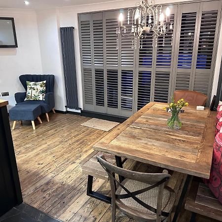 •Mangohauslondon• •Airconditioned•Garden•Fire Pit• Dış mekan fotoğraf
