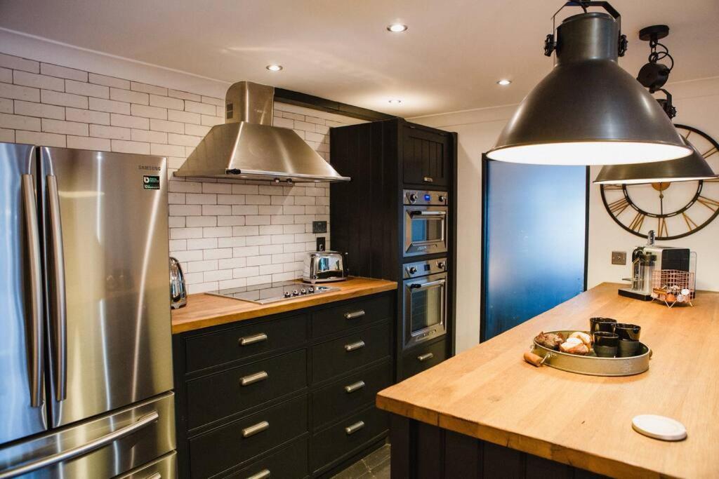 •Mangohauslondon• •Airconditioned•Garden•Fire Pit• Dış mekan fotoğraf